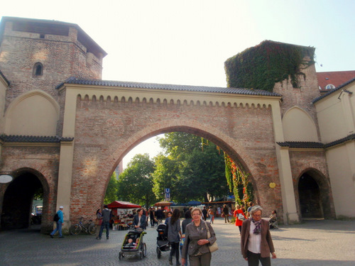 Sendlinger Tor (southwest of old town Munich).